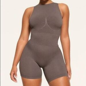 SKIMS NWT womens S/M ash contour lounge onesie